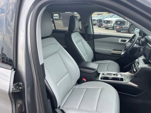 Used 2021 Ford Explorer XLT w/ Equipment Group 202A AWD/4WD image 51