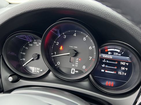 Certified 2025 Porsche Macan image 24