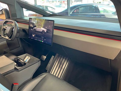 Used 2024 Tesla Cybertruck AWD Crew Cab image 28
