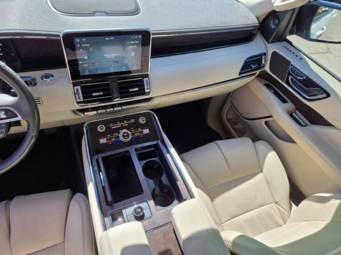 Used 2021 Lincoln Navigator 4WD image 17