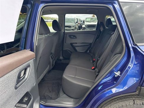 Used 2023 Nissan Rogue S image 10