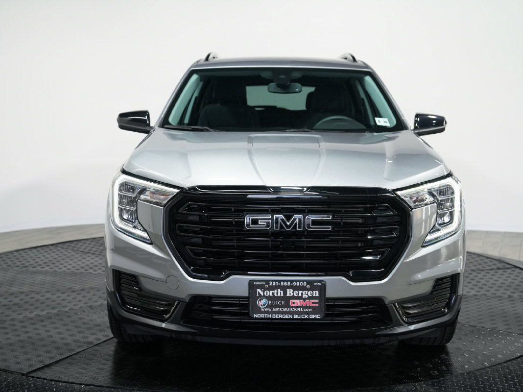 Used 2023 GMC Terrain SLE w/ Driver Convenience Package AWD/4WD image 2
