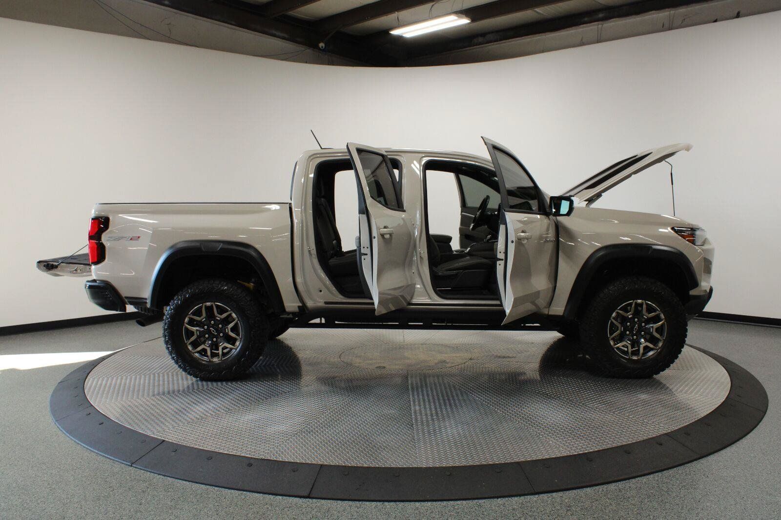 Certified 2026 Chevrolet Colorado ZR2 w/ Technology Package AWD/4WD image 10
