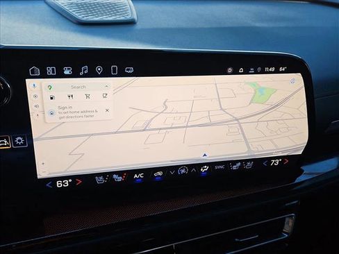 Used 2025 Chevrolet Traverse RS image 13