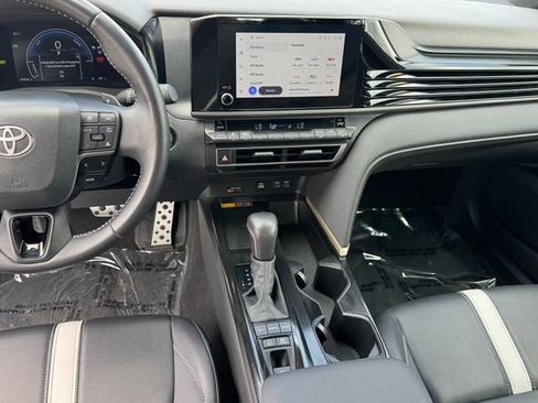 Used 2025 Toyota Camry Hybrid FWD image 16