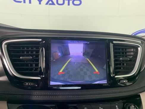 Used 2019 Chrysler Pacifica Limited FWD image 27