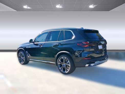 Used 2026 BMW X5 xDrive50e w/ Climate Comfort Package AWD/4WD image 3