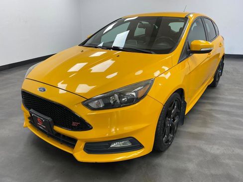 Used 2015 Ford Focus ST w/ Equipment Group 401A image 2