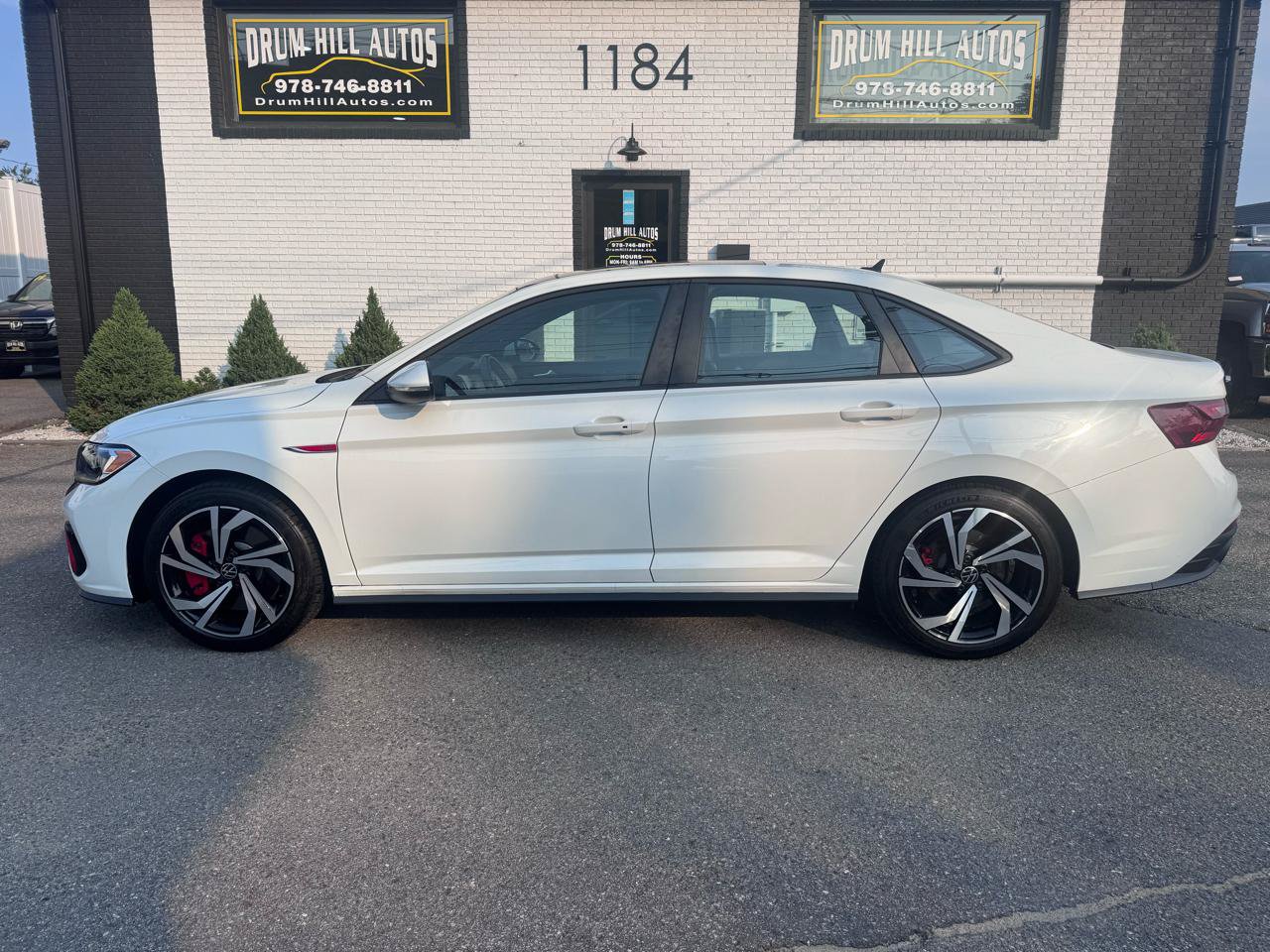 Used 2024 Volkswagen Jetta GLI Autobahn FWD image 2