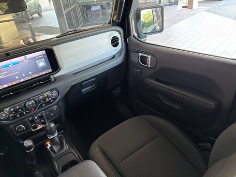 Used 2025 Jeep Wrangler Unlimited Sahara AWD/4WD image 35