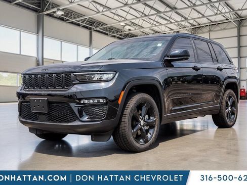Used 2023 Jeep Grand Cherokee Limited w/ Black Appearance Package AWD/4WD image 1