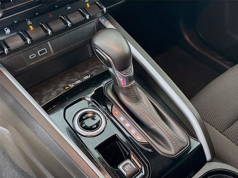 Used 2023 Chevrolet Colorado LT w/ LT Convenience Package II image 17