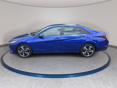 Used 2023 Hyundai Elantra SEL w/ Convenience Package FWD image 8