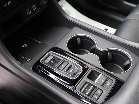 Used 2023 Honda Pilot Touring image 39