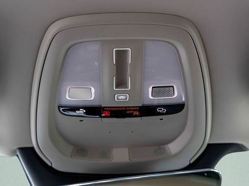 Used 2024 Volvo XC90 B6 Plus image 16