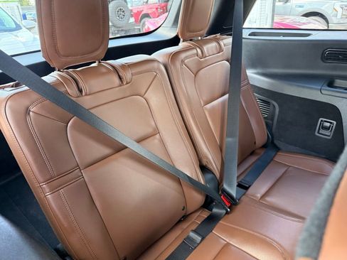 Used 2022 Lincoln Aviator Reserve w/ Equipment Group 201A AWD/4WD image 16