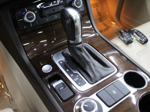 Used 2016 Volkswagen Touareg VR6 AWD/4WD image 15