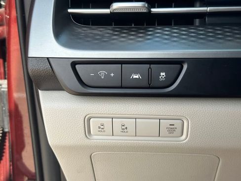 Used 2022 Kia Carnival LX image 21