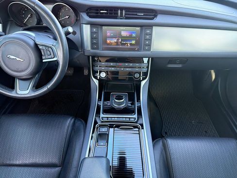 Used 2018 Jaguar XF Prestige image 18
