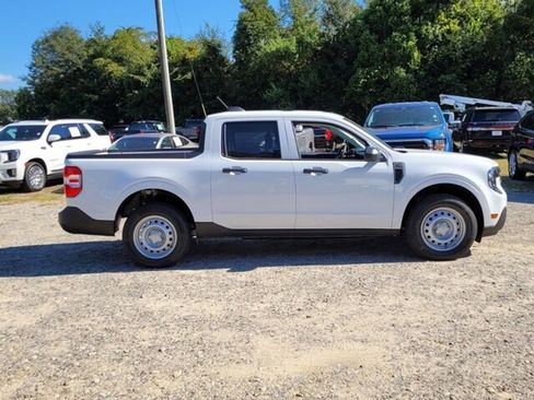 New 2025 Ford Maverick XL image 11