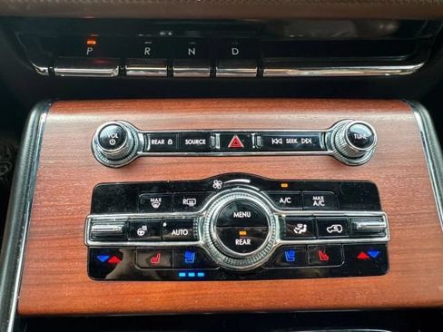 Used 2022 Lincoln Aviator Reserve w/ Equipment Group 201A RWD image 17
