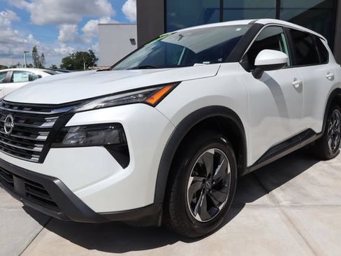 Used 2024 Nissan Rogue SV FWD image 8
