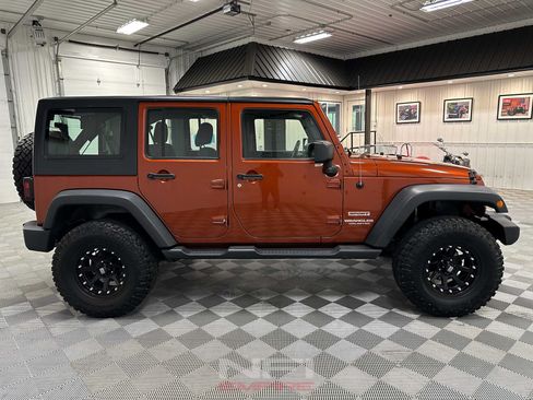Used 2014 Jeep Wrangler Unlimited Sport w/ Connectivity Group AWD/4WD image 7