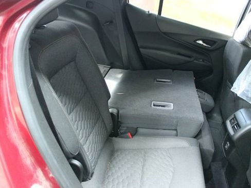 Used 2020 Chevrolet Equinox LT w/ Driver Convenience Package image 9