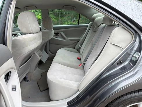 Used 2010 Toyota Camry LE FWD image 14