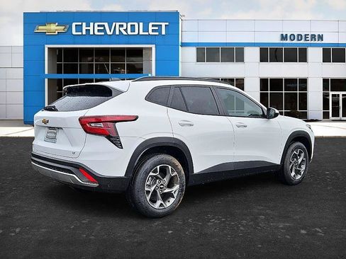 Used 2026 Chevrolet Trax LT FWD image 5