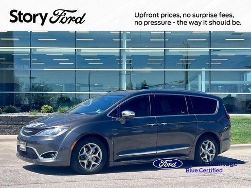Used 2017 Chrysler Pacifica Limited w/ UConnect Theater Package FWD image 1
