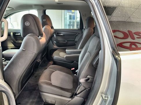 Used 2017 Chevrolet Traverse LT image 22