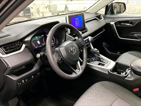 Used 2023 Toyota RAV4 XLE image 17