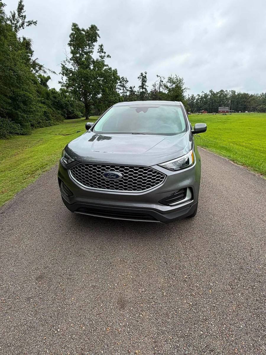 Used 2023 Ford Edge SEL AWD/4WD image 9