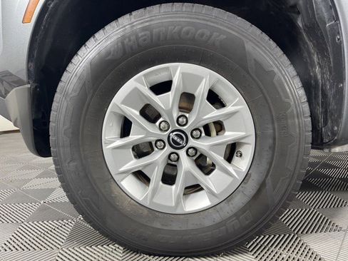 Used 2024 Nissan Frontier SV image 9