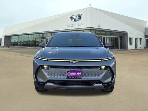 Used 2025 Chevrolet Equinox EV LT w/ Convenience Package image 2