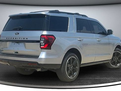 Used 2024 Ford Expedition Limited AWD/4WD image 6