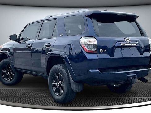 Used 2017 Toyota 4Runner SR5 Premium image 4