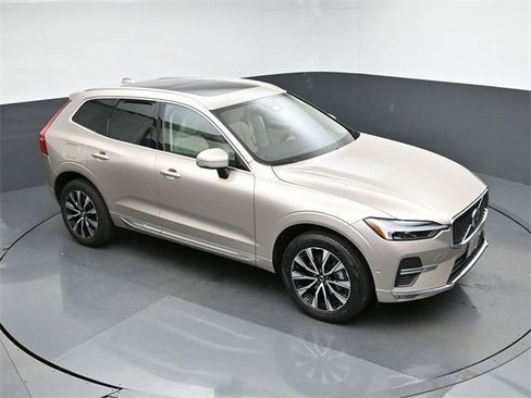 Used 2023 Volvo XC60 B5 Plus image 41