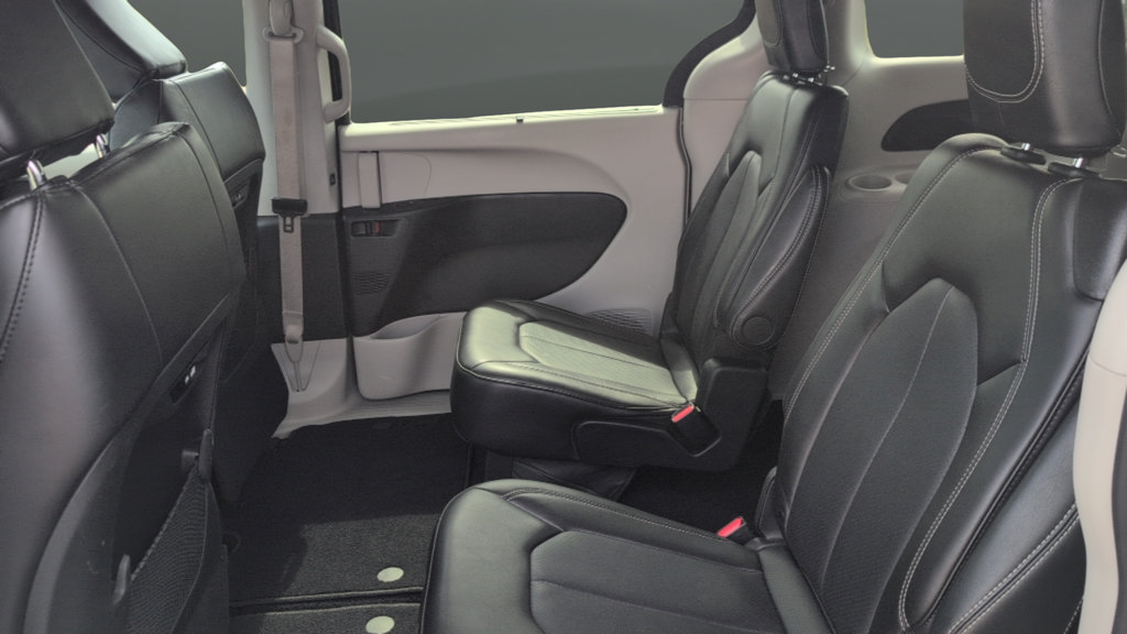 Used 2024 Chrysler Pacifica Touring-L FWD image 20