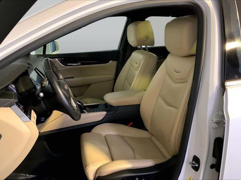 Used 2017 Cadillac XT5 Luxury w/ Driver Awareness Package AWD/4WD image 9