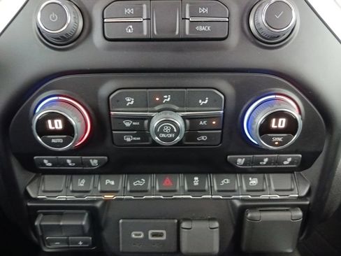 Used 2022 Chevrolet Silverado 2500 LTZ w/ LTZ Premium Package RWD image 24