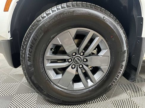 Used 2025 Nissan Frontier SV w/ SV Convenience Package image 28