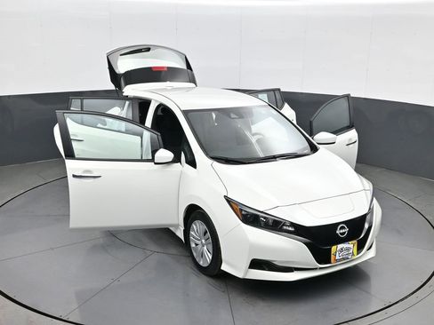 Used 2023 Nissan Leaf S image 29