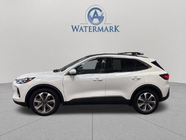 Used 2023 Ford Escape Platinum w/ Premium Technology Package AWD/4WD image 2