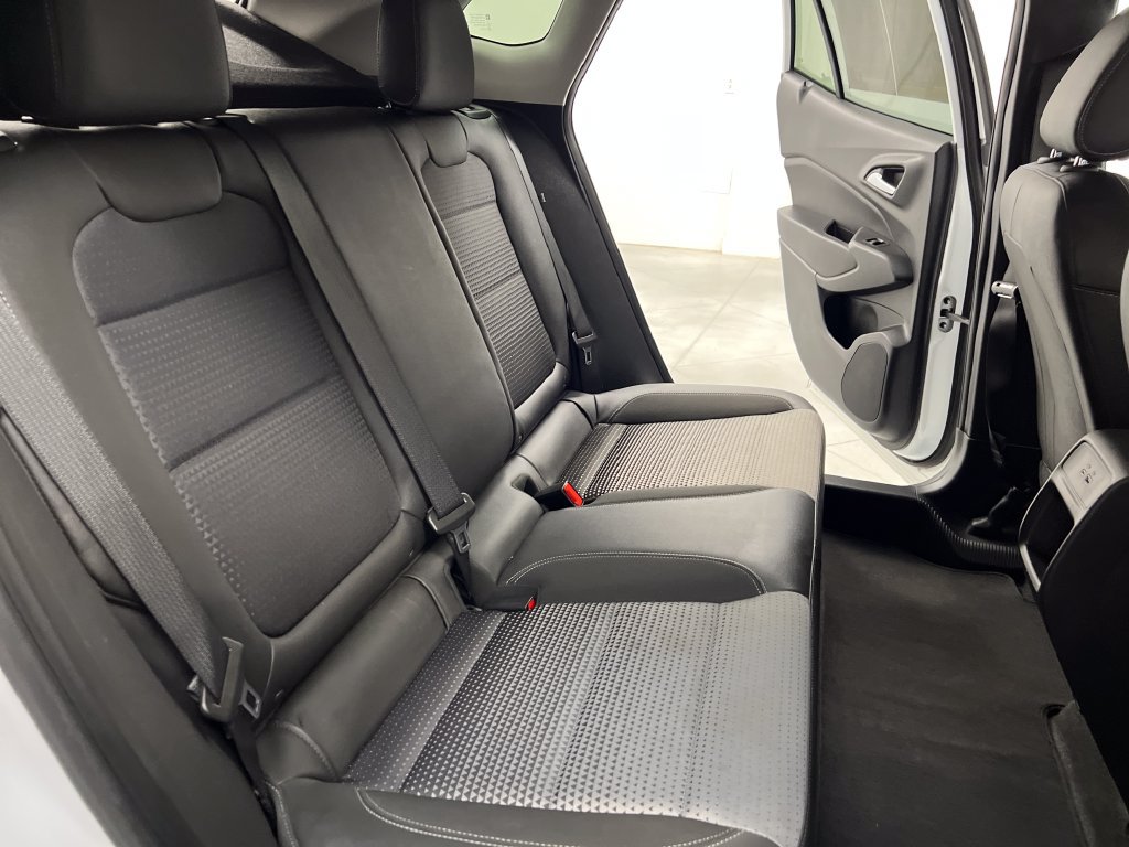 Used 2025 Chevrolet Trax LT FWD image 21