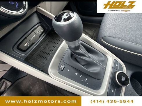 Used 2025 Hyundai Venue Limited image 16