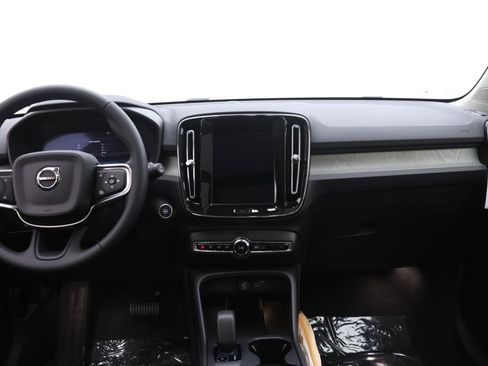 New 2025 Volvo XC40 B5 Core w/ Protection Package Premier image 8