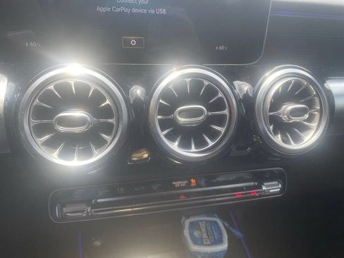 Used 2020 Mercedes-Benz GLB 250 image 10