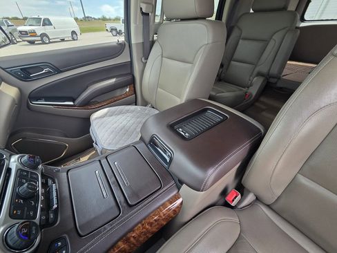 Used 2018 Chevrolet Tahoe Premier AWD/4WD image 23